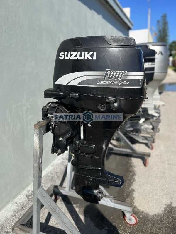 2002 Suzuki 50HP Outboard Motor 2 Stroke 20" Shaft - Image 2