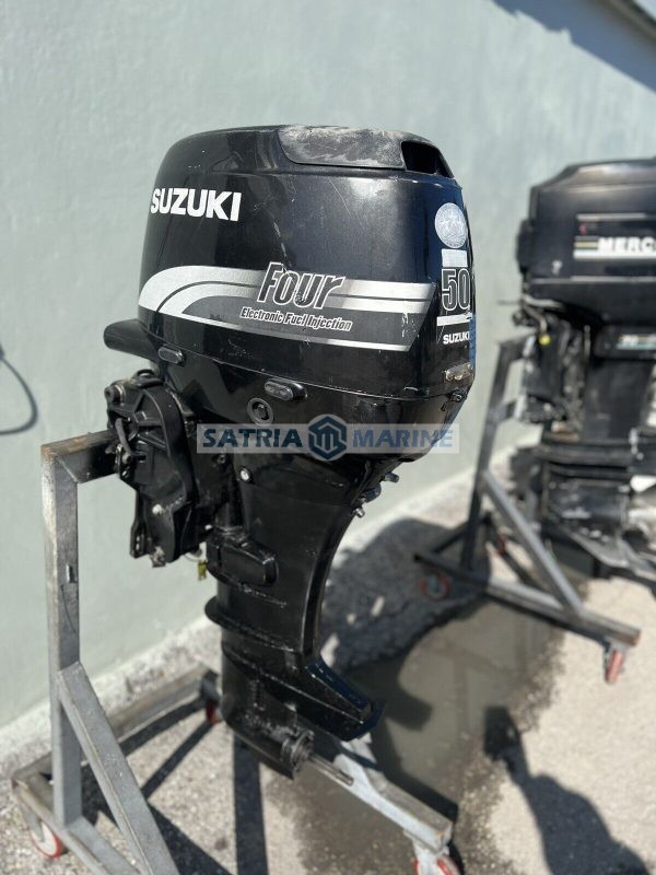 2002 Suzuki 50HP Outboard Motor 2 Stroke 20" Shaft - Image 4