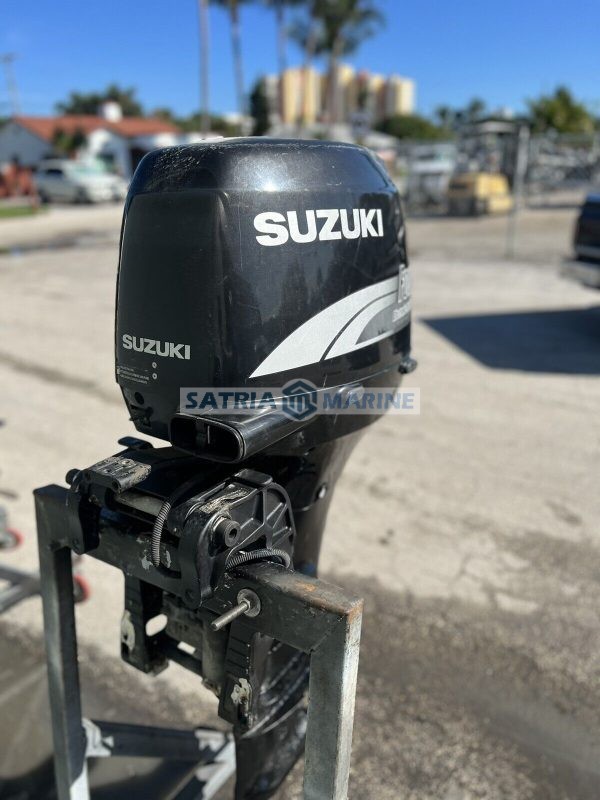 2002 Suzuki 50HP Outboard Motor 2 Stroke 20" Shaft - Image 5