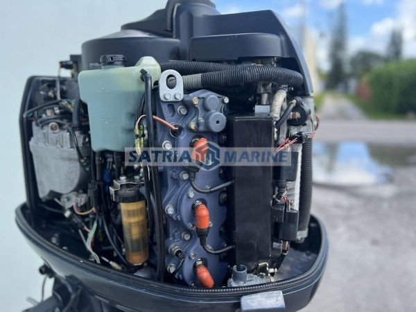 2002 Yamaha 200HP Outboard Motor 2 Stroke 25″ Shaft - Image 4