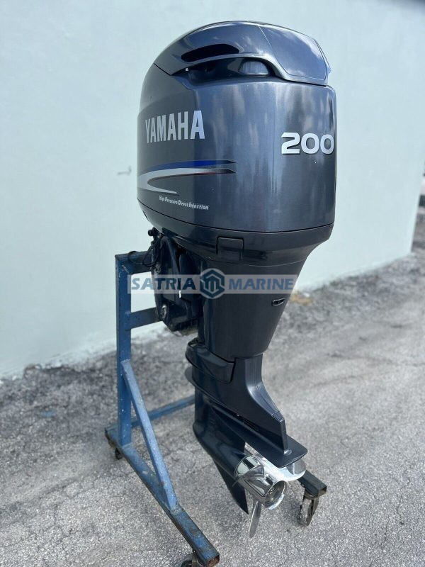 2002 Yamaha 200HP Outboard Motor 2 Stroke 25″ Shaft - Image 6