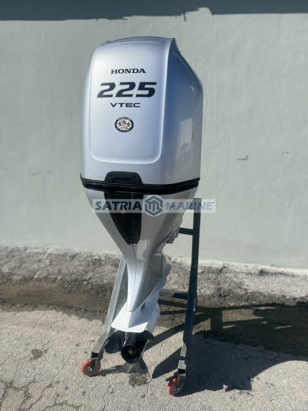 2019 Honda 225Hp 4 Stroke Outboard 25” Shaft