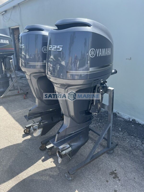 Pair of 2002 Yamaha 225HP Outboard Motors 4 Stroke 25" Shaft - Image 3