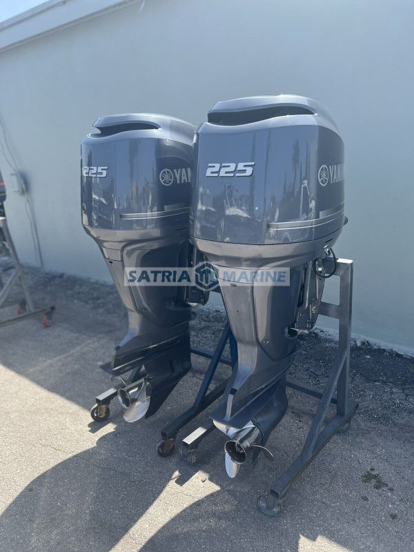 Pair of 2002 Yamaha 225HP Outboard Motors 4 Stroke 25" Shaft - Image 4