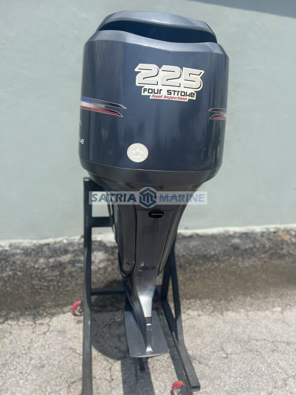 2004 225HP YAMAHA FOUR STROKE OUTBOARD MOTOR WITH 25" SHAFT