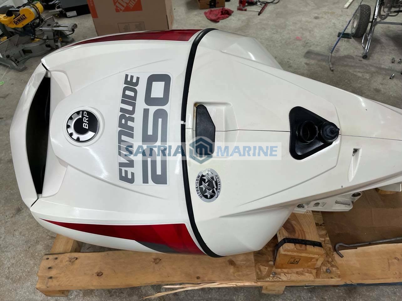 2013 BRP Evinrude 250 HP ETEC E-TEC V6 2-Stroke 25" Outboard Motor